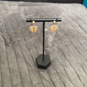 Dangling leaf shaped earrings